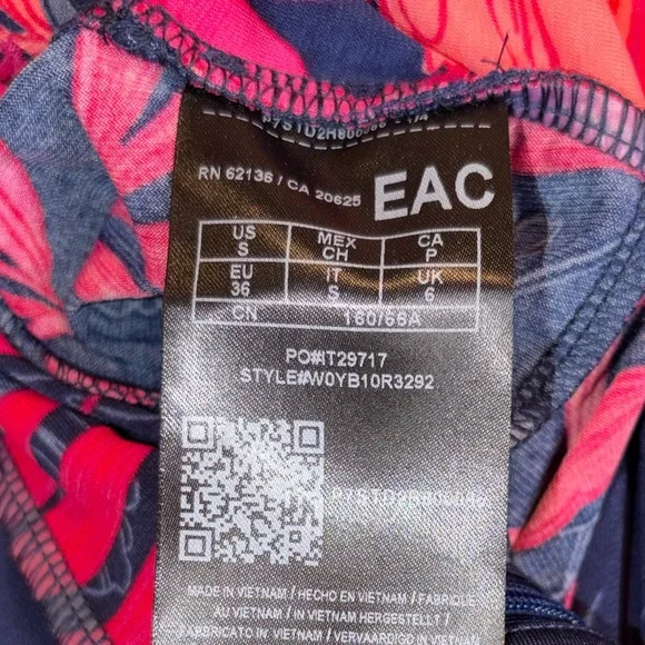 NWOT Guess Floral Capri Jumpsuit Romper – Size Small – Adjustable Straps - Picture 3 of 5